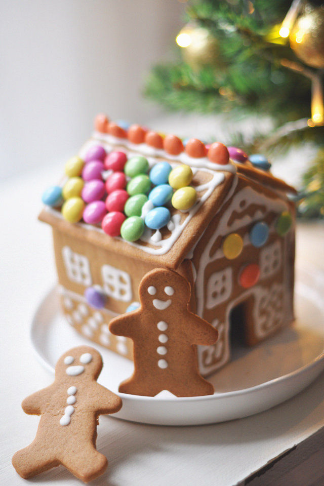 Gingerbread House & Gingerbread Man Pictures, Photos, and Images for
