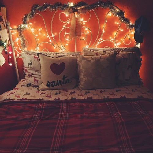 Christmas Decorated Bed Pictures, Photos, and Images for Facebook