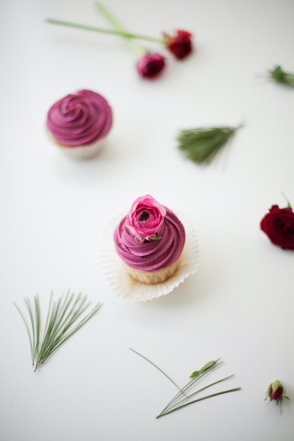 Winter roses wedding cupcakes