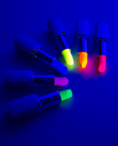 Glow in the dark lipstick Glow in the dark lipstick