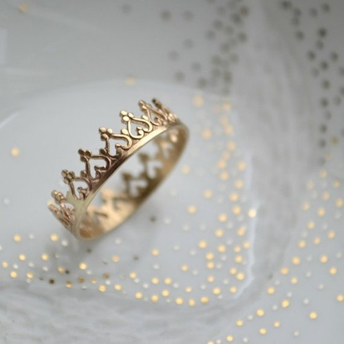 Crown ring Crown ring
