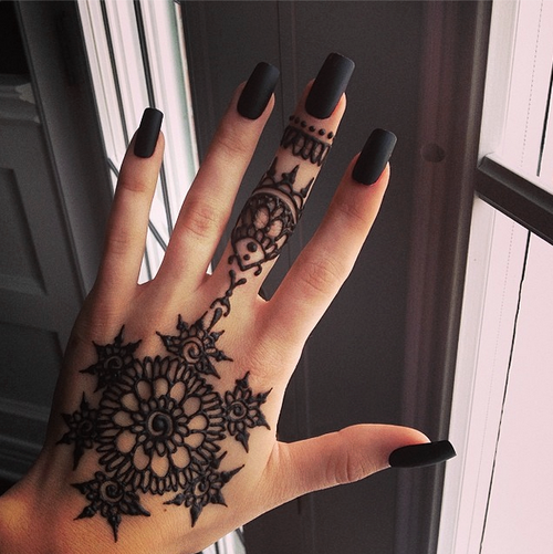Black matte nails 
