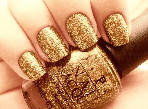 Gold glitter nails