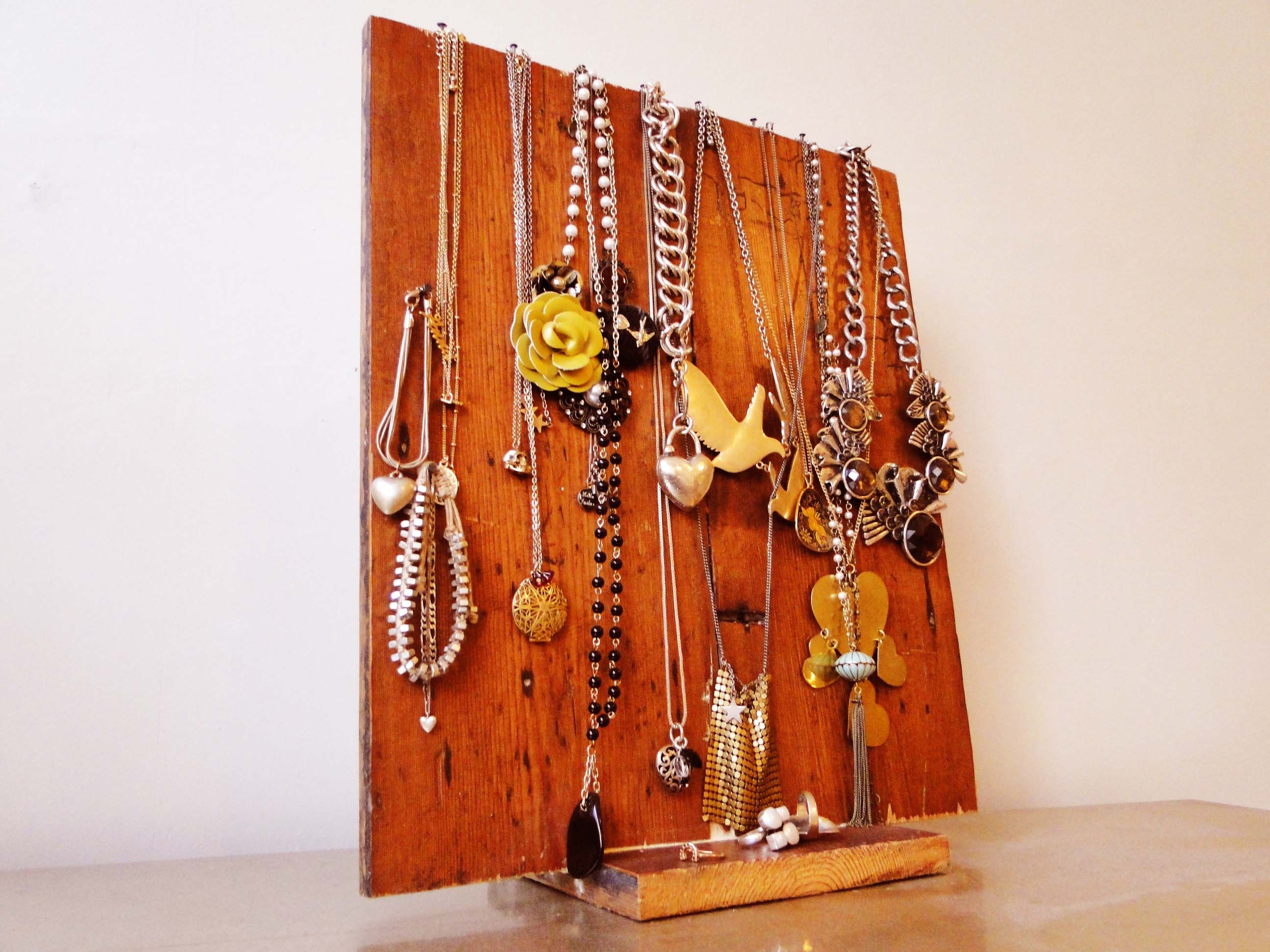 Floorboard jewelry stand