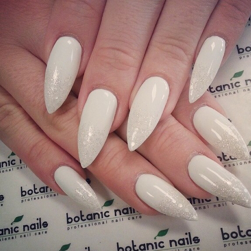 White glitter stiletto nails White glitter stiletto nails