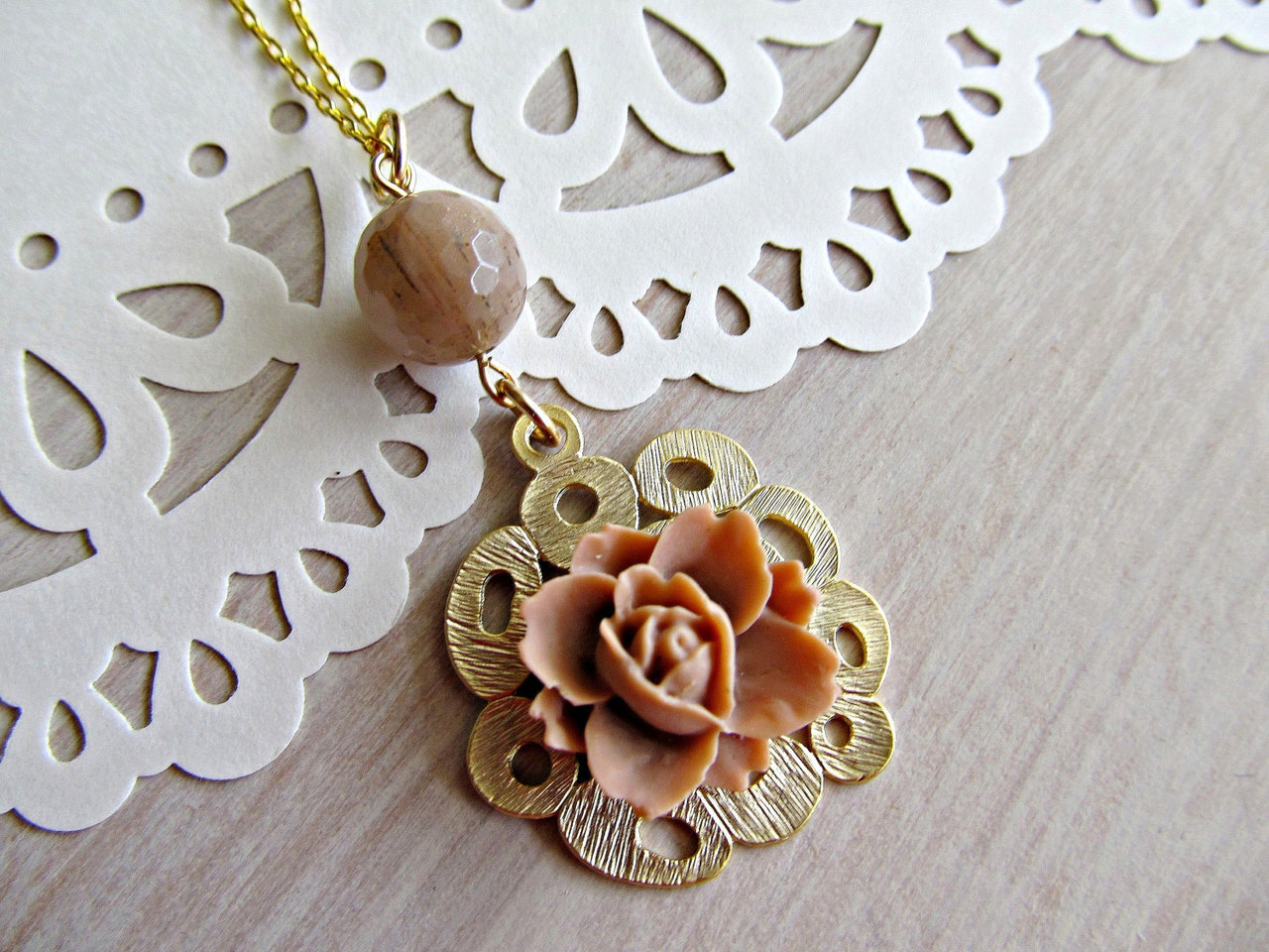 Pendant floral necklace Pendant floral necklace