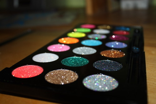Colored glitter eyeshadow Colored glitter eyeshadow