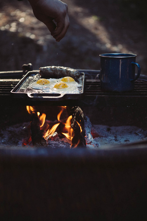Outdoor breakfast