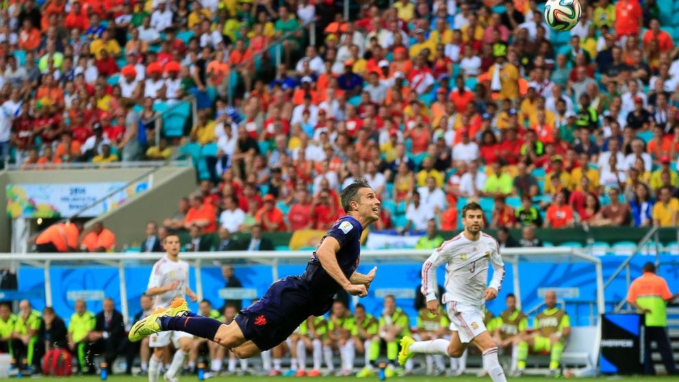 Robin Van Persie Brings Netherlands one step closer