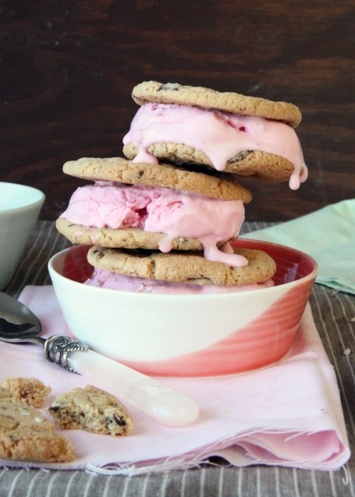 Chocolate Chip Strawberry Ice Cream Sandwiches Chocolate Chip Strawberry Ice Cream Sandwiches