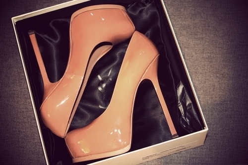 Nude pumps