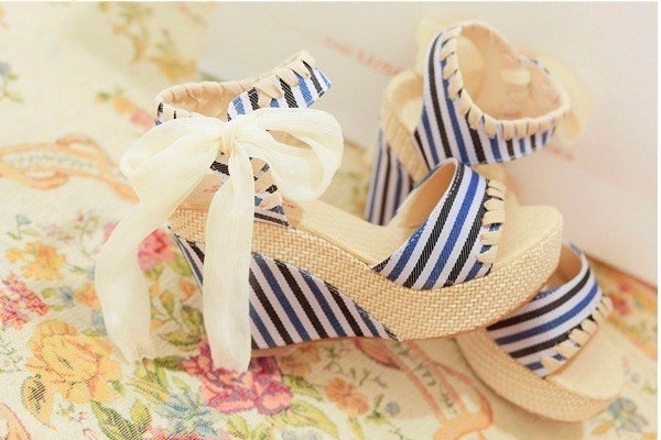 Pretty Striped Wedges with Bows Pretty Striped Wedges with Bows