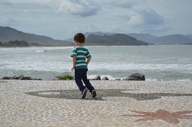 Tiptoe kid