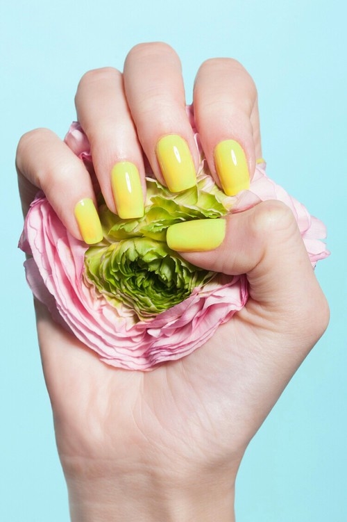 Yellow lemon nails