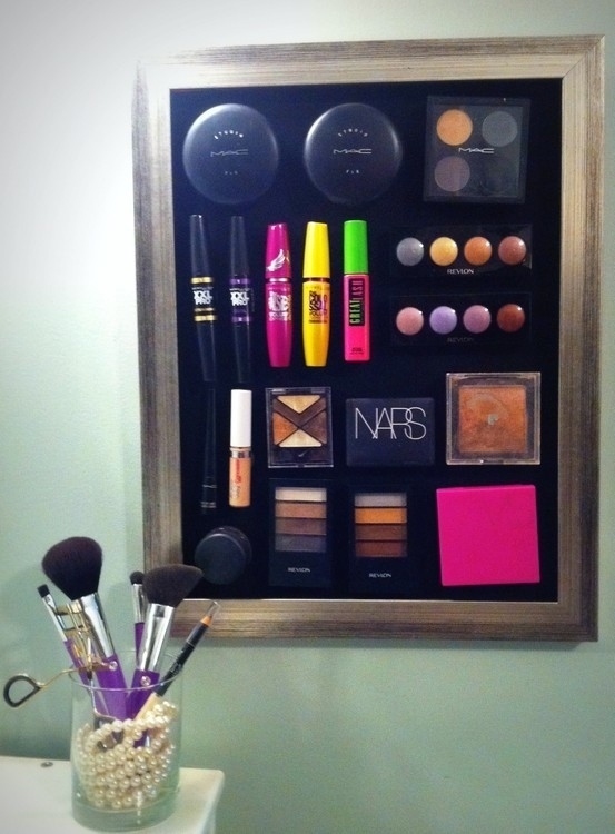 Magnet Board for storing makeup