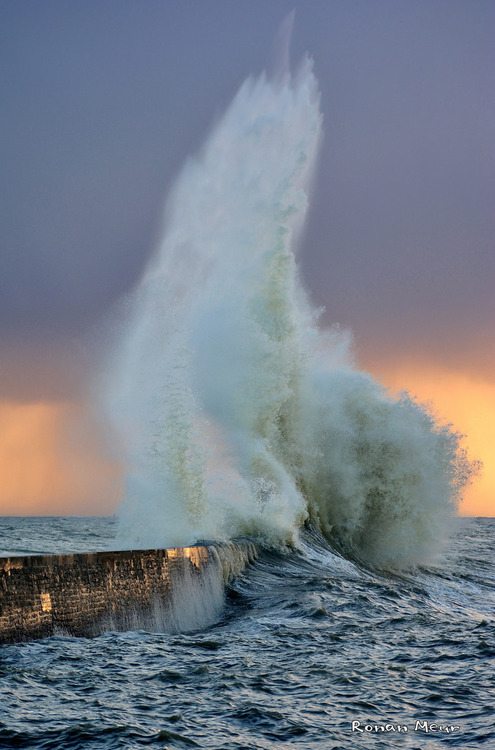 Big splashing wave Big splashing wave