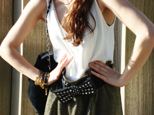 Tank and jewerly