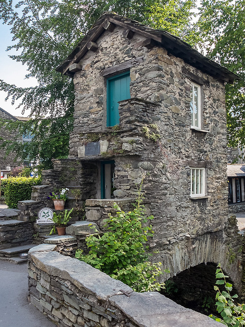 Bridge house