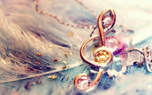 Pretty musical note necklace