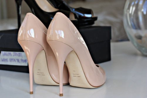 Nude pumps