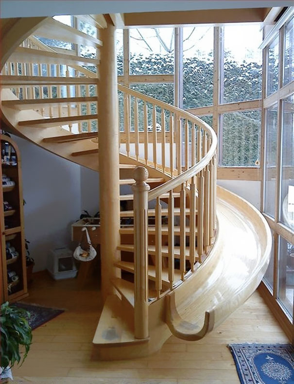 Spiral staircase slide
