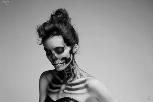 Skeleton makeup