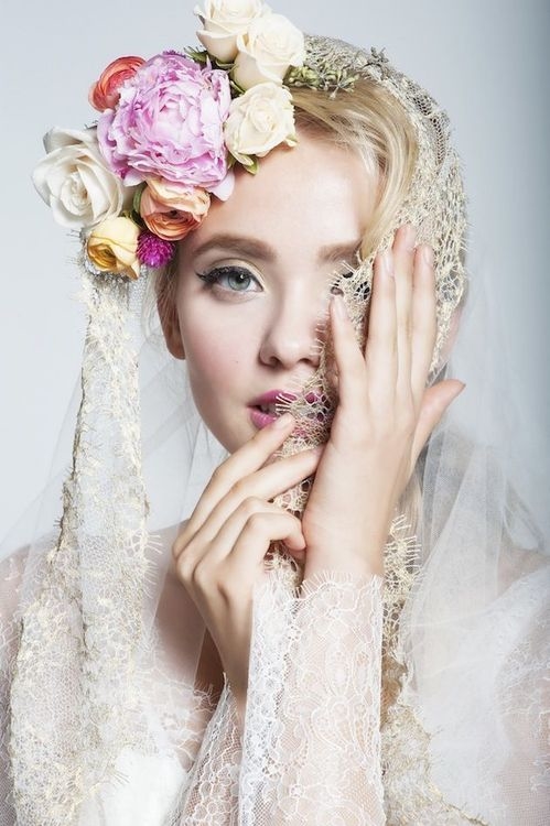 Lovely Lace Veil with Roses Lovely Lace Veil with Roses