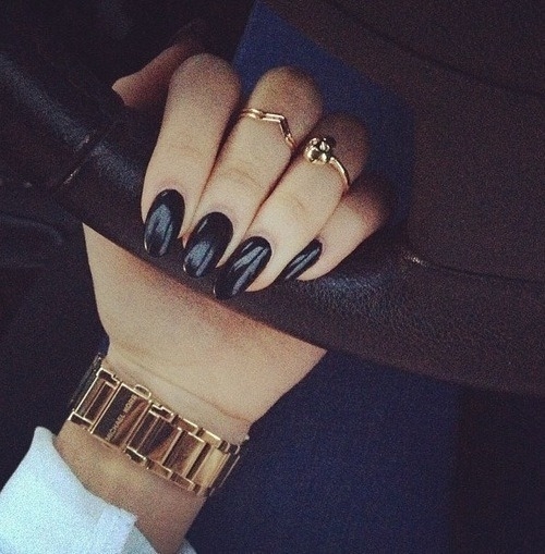 Black gloss nails