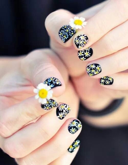 Daisy nails Daisy nails