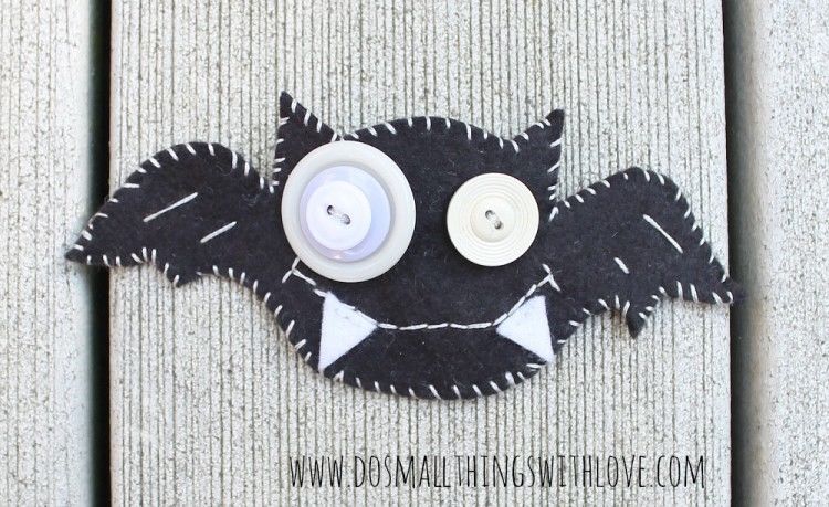 Felt bat Halloween Brooch