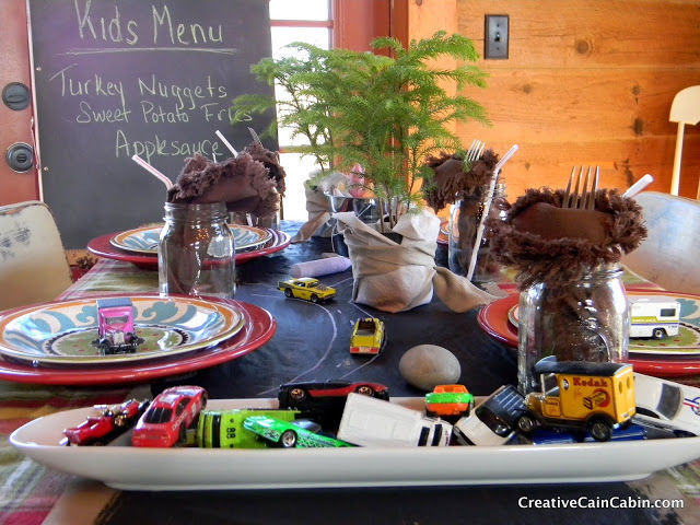 Thanksgiving kids table