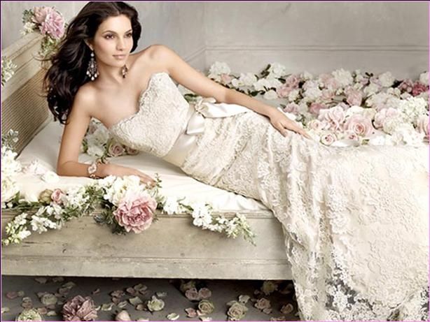Beautiful Lace Strapless Wedding Gown Beautiful Lace Strapless Wedding Gown