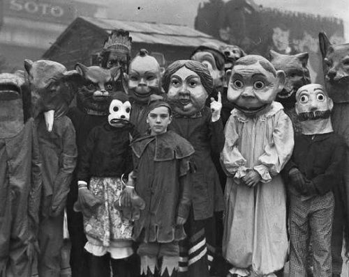 Halloween Costumes in the Past Halloween Costumes in the Past