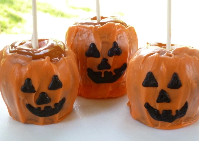 Pumpkin candy apples