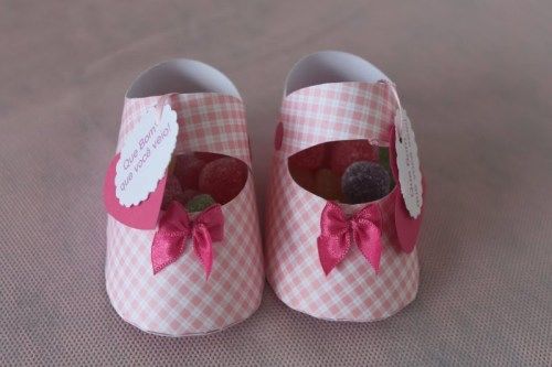 Baby shoe favors