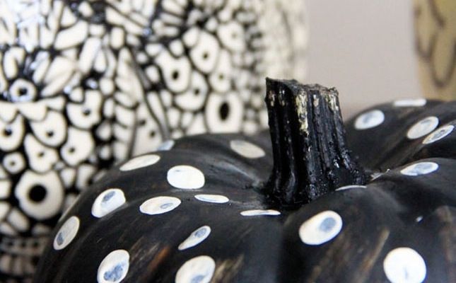 How to Create Black and White Pumpkins How to Create Black and White Pumpkins