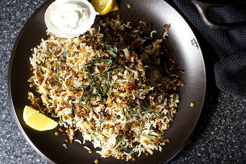 Stuck pot rice with lentils and yogurt
