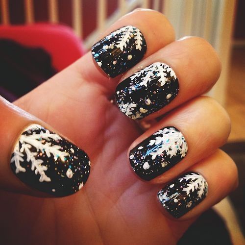 Black snowflake nails