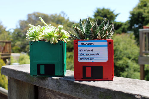 DIY Floppy Disk Planters DIY Floppy Disk Planters