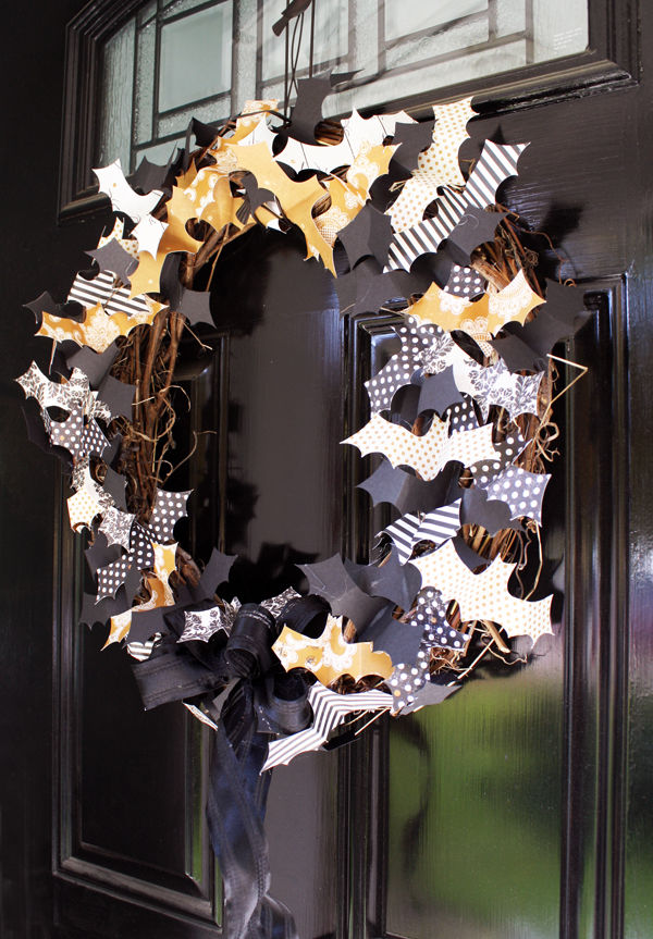 Paper bats wreath Paper bats wreath