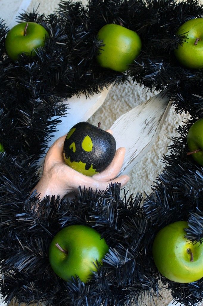 Poison apple wreath