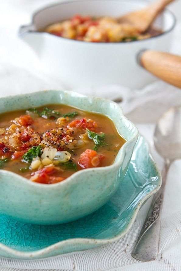 Spiced red lentil, tomato and kale soup