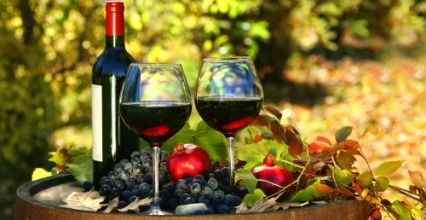 Red Wine & Grapes & Apples Centerpiece Red Wine & Grapes & Apples Centerpiece