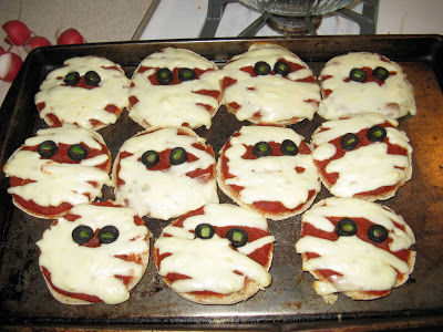 Mummy English Muffin Mini Pizza's