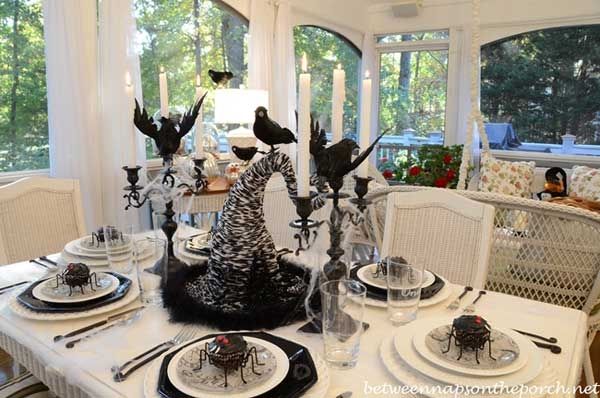 Witches Hat, Spiders & Black Crowes Tablescape Witches Hat, Spiders & Black Crowes Tablescape