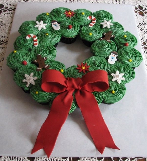 Christmas Cupcake Wreath Christmas Cupcake Wreath