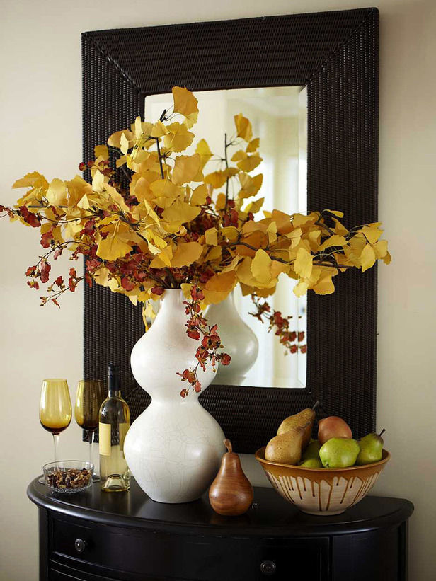 Welcome Thanksgiving Guests with a Fall Display