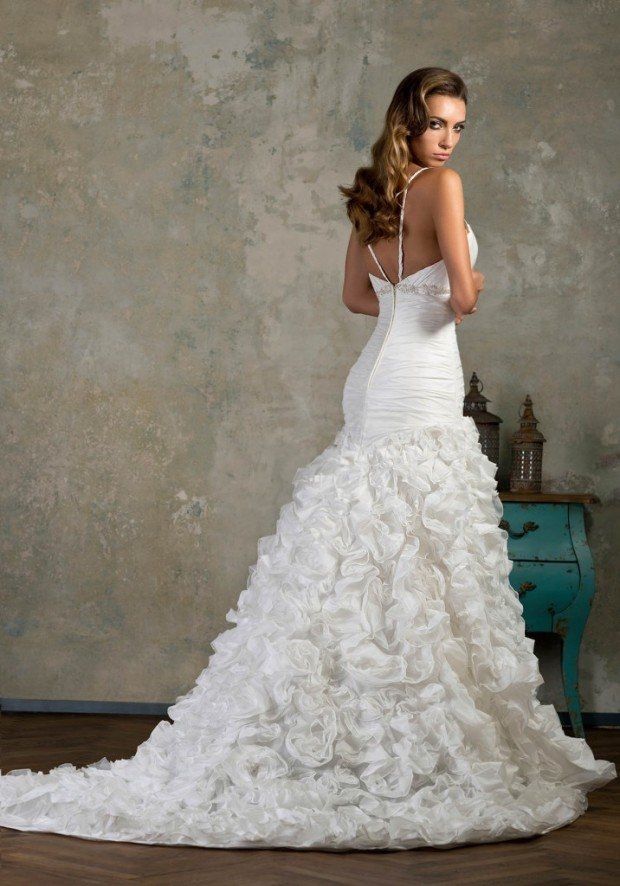Gorgeous Wedding Gown with Spaghetti Straps and Ruffled Skirt