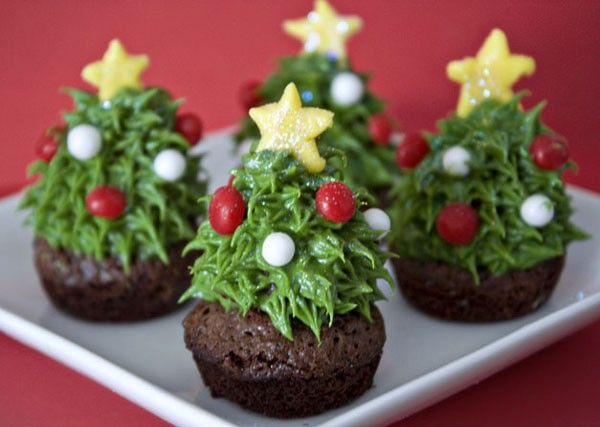 Strawberry Christmas Tree Brownie Bites Strawberry Christmas Tree Brownie Bites