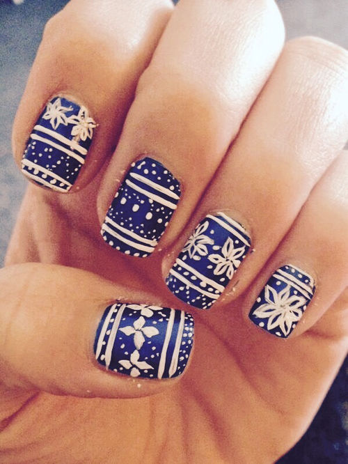 Winter snowflake nails